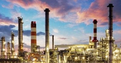 Brent crude se eleva por encima de $90 mientras el conflicto entre Estados Unidos e Irán aumenta, ejerciendo presión sobre los mercados cripto